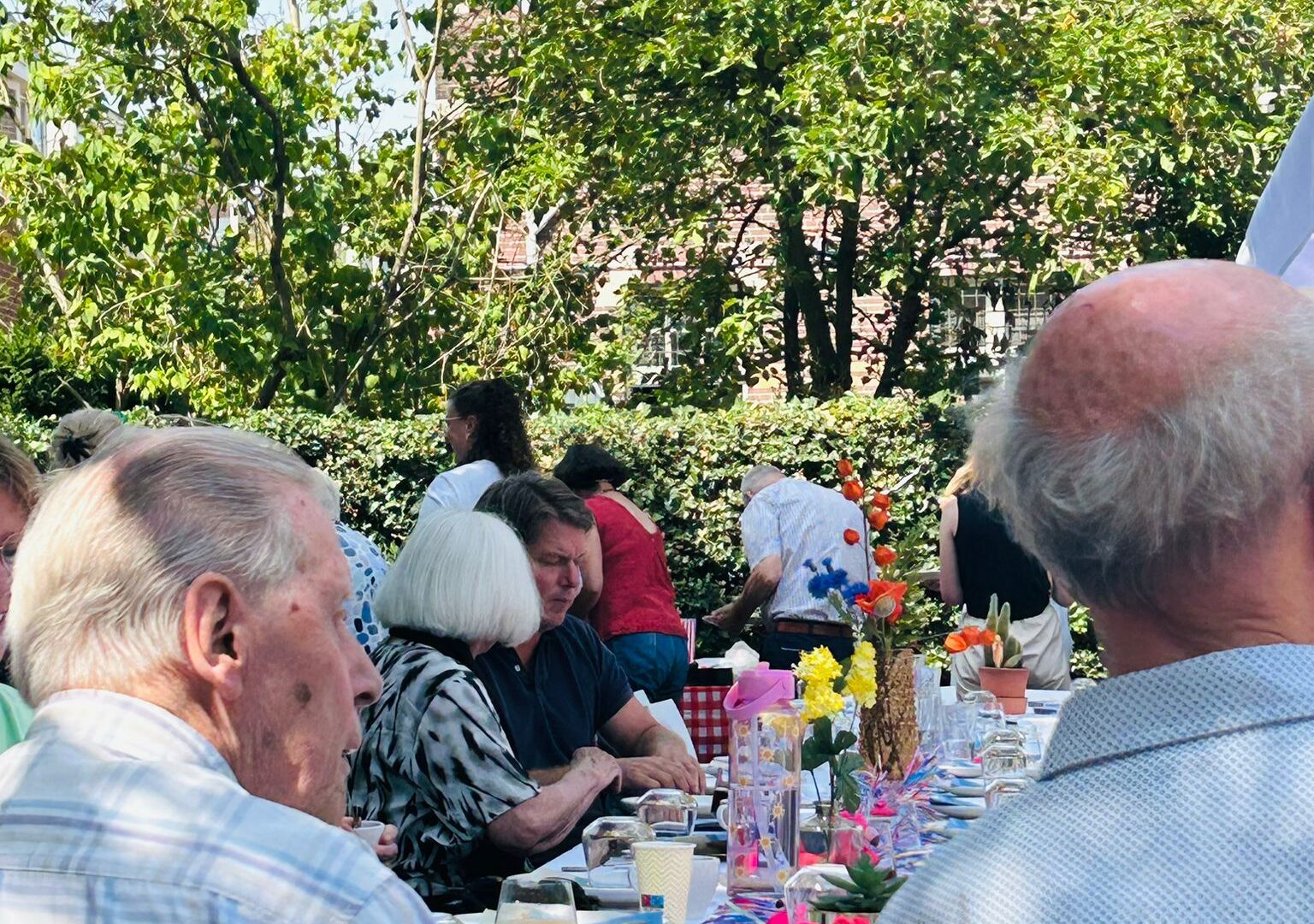 Samen tegen eenzaamheid: onze eerste Zomertafel